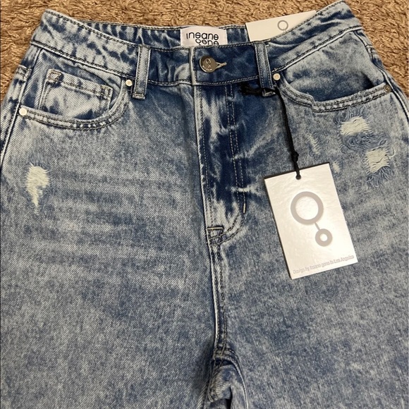Light Distressed Bermuda Shorts - Picture 6 of 11